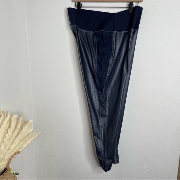 GapFit Navy Solid High Rise Sculpt Revolution Compressive Crop Leggings Size XL - Picture 11 of 16